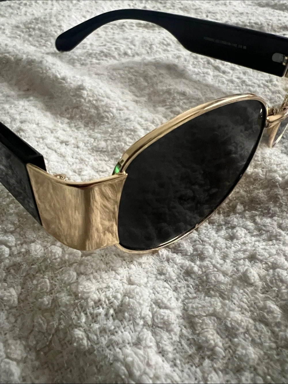 GOLD- TRIM OVAL SUNGLASSES